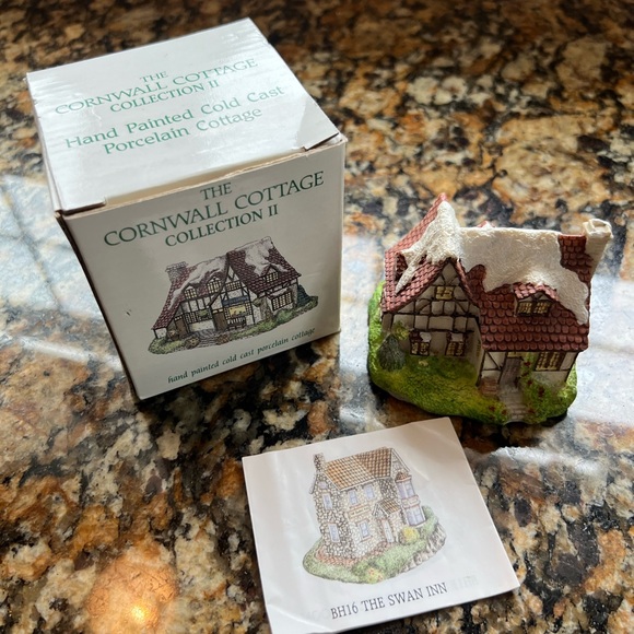 Hand Painted Cottages - Picture 12 of 16